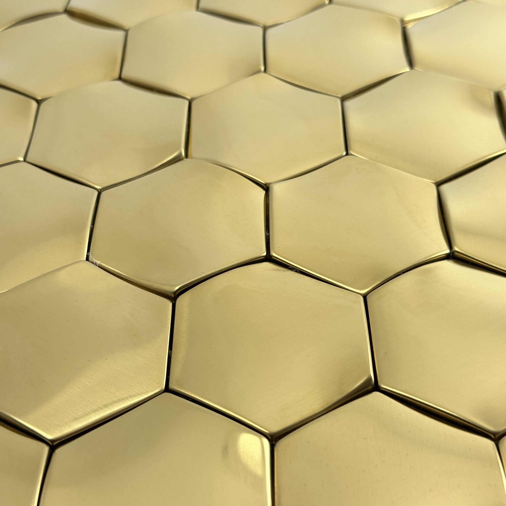 Керамическая Marble Mosaic Stainless Steel Мозаика Hexagon Web Gold 29х30,5 в интерьере
