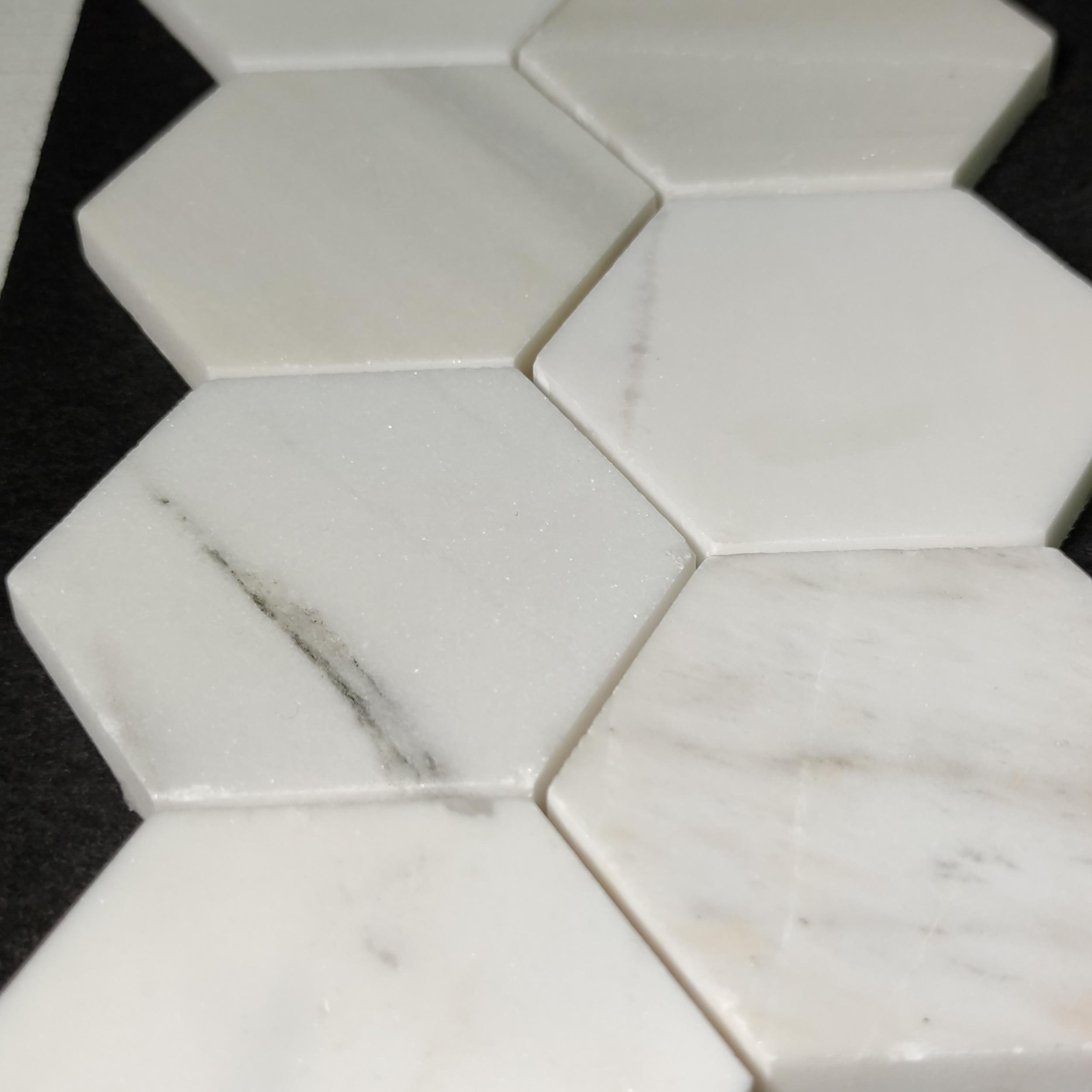 Каменная Stone4Home Мозаика из камня Мозаика Hexagon MwP 74x74 (270X305X9), натур. мрамор в интерьере